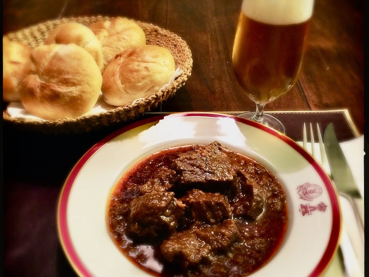 Gulasch, Anzengruber, Rindsgulasch, Semmeln, Rezept