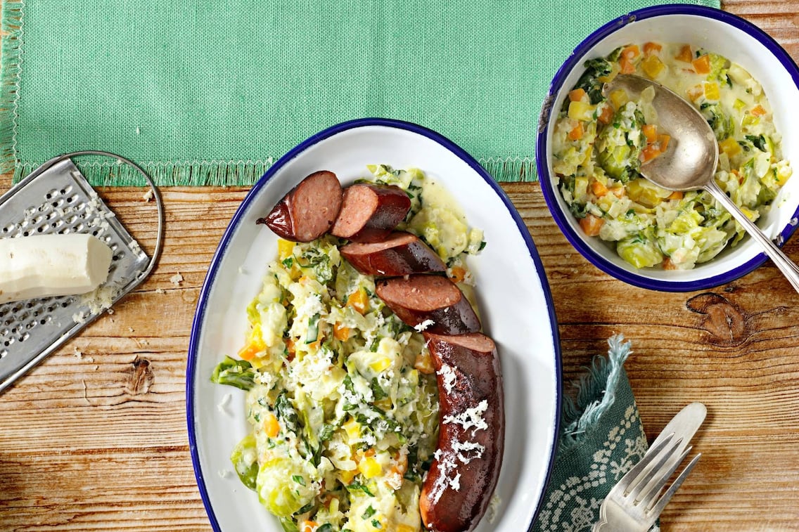 Bratwurst, Wurst, Krengemüse, Gemüse, Kohlsprossen, Gelbe Rüben, Karotte, Sauce, Kren, Hauptspeise, Servus Rezept