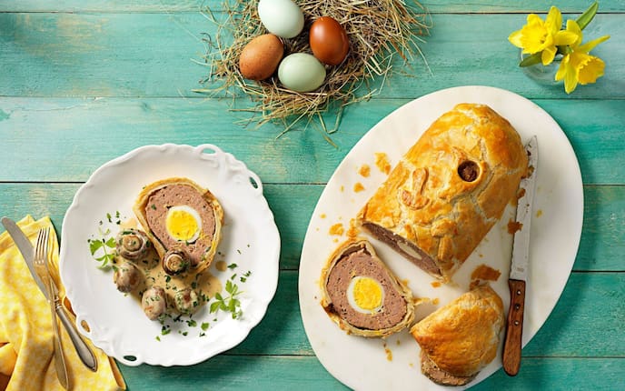 Falscher Hase in Blätterteig, Champignons, Fleischbraten, Blätterteig, hart gekochte Eier, Märzenbecher, Sauce, Kräuter, Hauptspeise, Servus Rezept