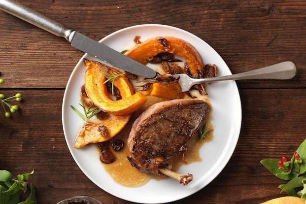 Fasanenbrust mit Ofenkürbis - 0:45 h - Rezept - Servus Fasanenbrust mit Ofenkürbis - 0:45 h - Rezept - Servus