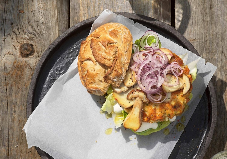 Wachauer Weckerl, Zwiebelringe, Steinpilze, Laibchen, Käse, Sauce, Salat, Jause, Hauptspeise, Servus Rezept