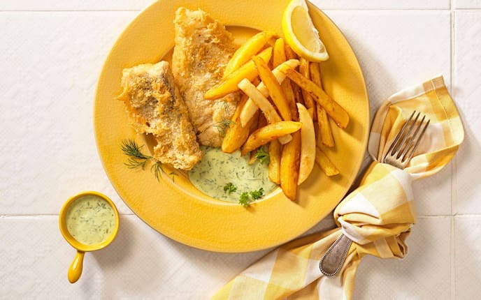 Gebackener Fisch, Pommes, Erdäpfel, Kartoffel, Zitronenscheibe, Kräutermayonnaise, Dip, Hauptspeise, Fisch, Servus Rezept