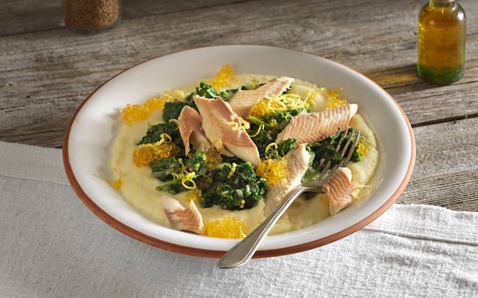 Ölflasche, Püree, Teller, Gabel, Saibling, Fisch, Kaviar