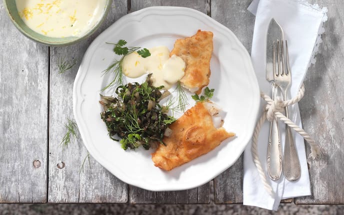 Mangold, Fisch, Bierteig, Mayonnaise, Besteck, Teller, Dille, Zitrone