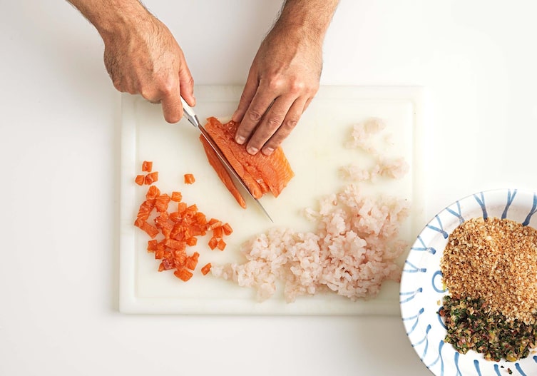 Mangoldblätter-Rouladen mit Fischfüllung, Kochschule, Zanderfilet, Messer, Lachsforelle, Schüssel, Pankomehl, Gemüse