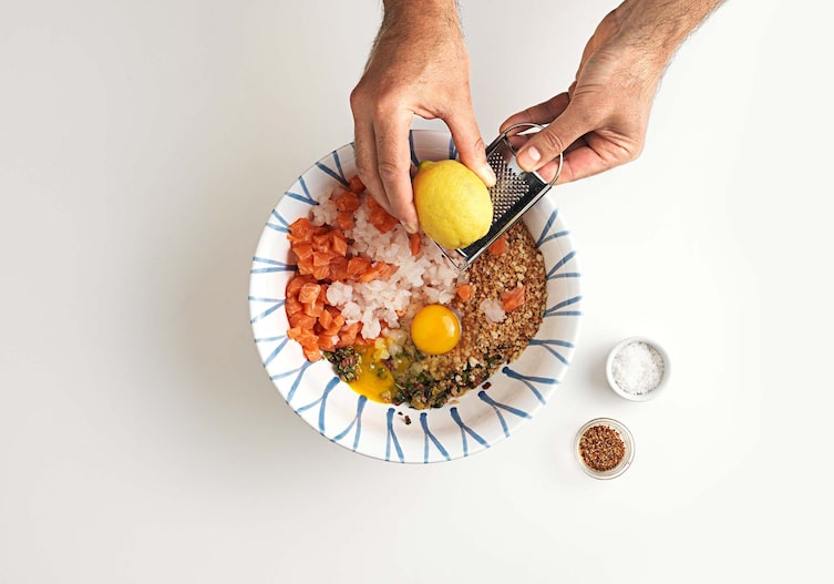 Mangoldblätter-Rouladen mit Fischfüllung, Kochschule, Zitrone, Zanderfilet, Lachsforelle, Ei, Schüssel, Pankomhel, Meersalz, Chili