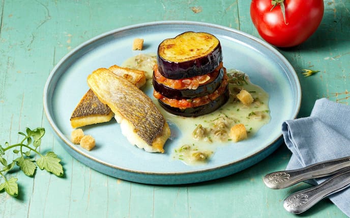 Fisch, Saibling, Melanzani, Aubergine, Tomaten, Paradeiser, Sauce, Weißbrotwürfel, Hauptspeise, Servus Rezept