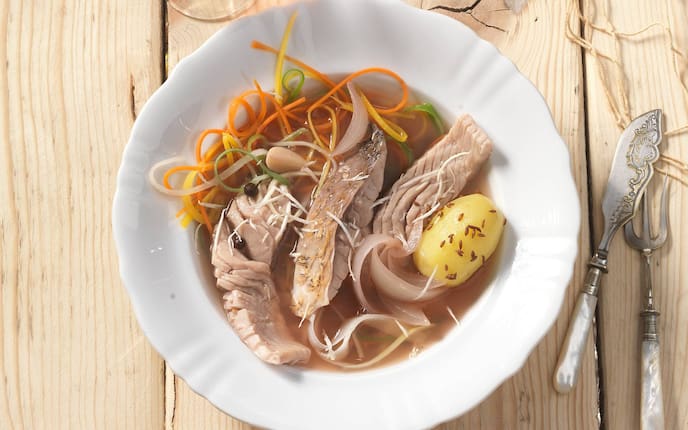 Karotten, Rüben, Zwiebel, Karpfen, Schilcher, Knoblauch, Wacholderbeeren