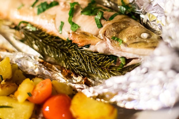Saibling in der Folie gebraten - 0:45 h - Rezept - Servus Saibling in der Folie gebraten - 0:45 h - Rezept - Servus