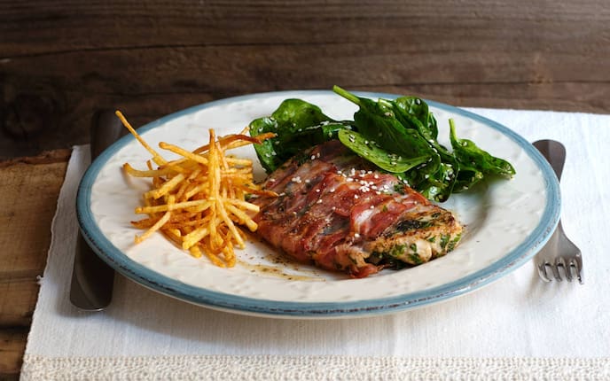 Besteck, Pommes, Spinat, Speck, Zander, Teller, Tischdecke