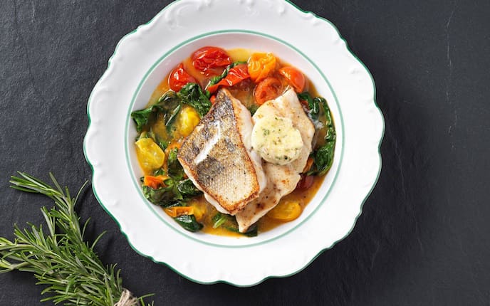Fisch, Zander, Spinat, Blattspinat, Cocktailtomaten, Saft, Kräuterbutter, Servus Rezept