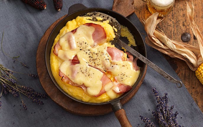 Frigga, Speck, Bergkäse, Polenta, Mais, Reindl, Bier, Pfeffer