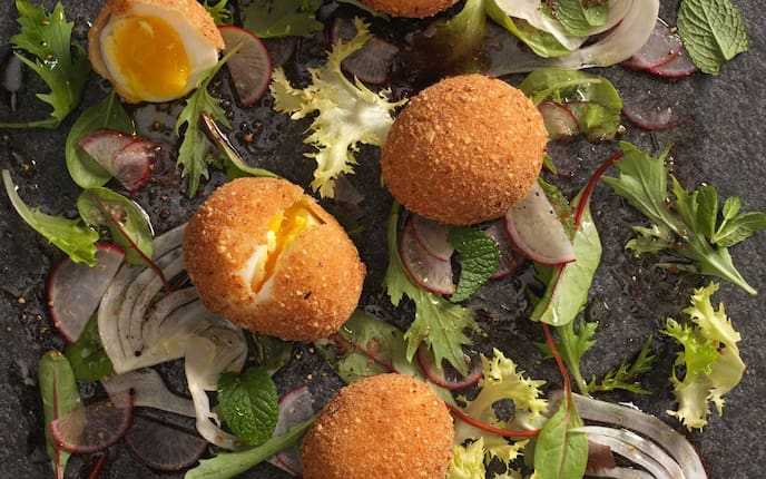 Gebackenes Ei, Blattsalat, Ei