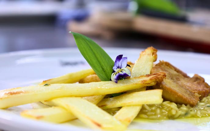 Weißer Spargel, Risotto und gebackener Pilz