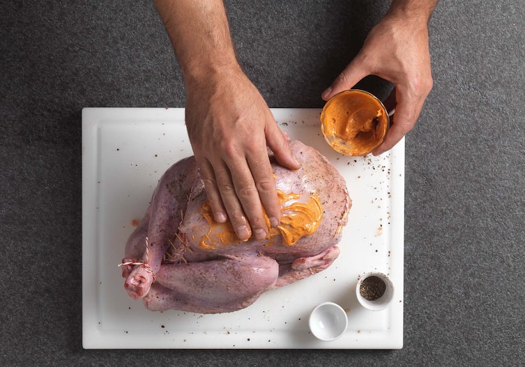 Gefüllter Truthahn mit Mandarinen und Feigen, Paprika, Butter