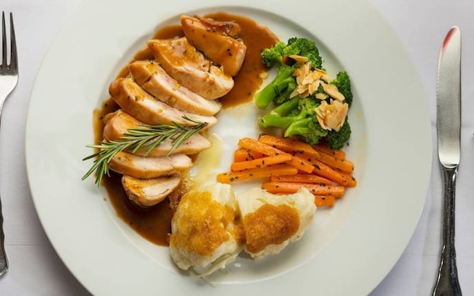 Huhn, Brokkoli, Karotten, Erdäpfel, Rosmarin