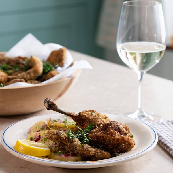 Zitrone, Kartoffelsalat, Erdäpfelsalat, paniertes Huhn, Backhendl in Kürbiskernpanier, Servus Rezept