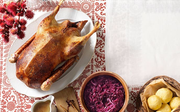 Gebratenes Gansl mit Rotkraut, Erdäpfelknödel &amp; glasierte... - 4:00 h ...