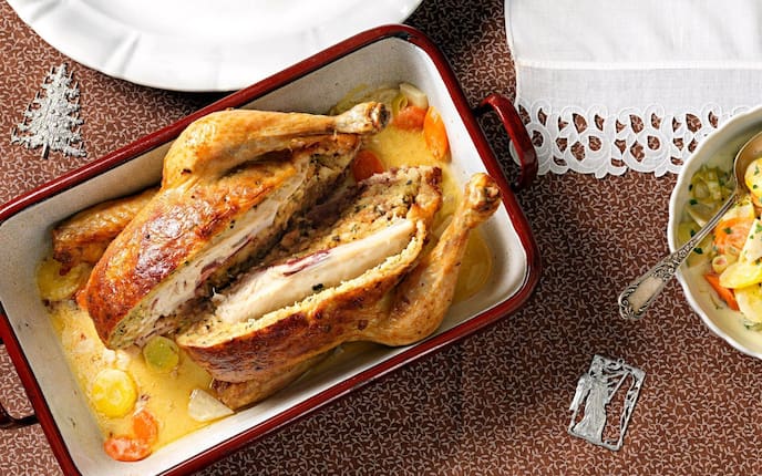 Gefülltes Huhn, Wurzelgemüse, Karotten, Semmelfülle, Huhn, Geflügel, Brathuhn, Hauptspeise, Servus Rezept, Rein