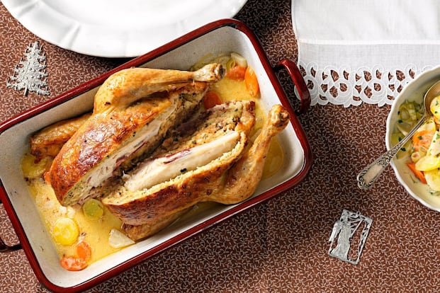 Gefülltes Steirerhendl mit Wurzelgemüse - 2:00 h - Rezept - Servus Gefülltes Steirerhendl mit Wurzelgemüse - 2:00 h - Rezept - Servus