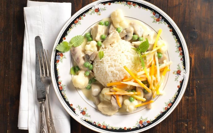 Reis, Wurzelgemüsestifte, Erbsen, Minze, Huhn, Champignons, Sauce, Frikassee, Hauptspeise, Servus Rezept