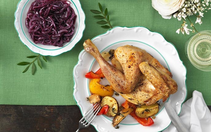 Mini-Gockel, Rotweinzwiebeln, Ofenkartoffel, Ofenpaprika, Hauptspeise, Servus Rezept