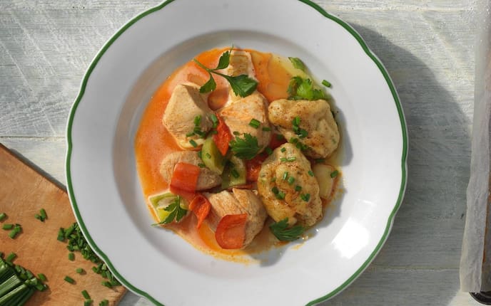 Huhn, Paprikahendlragout, Schnittlauchnockerl, Schnittlauch, Paprika, Hauptspeise, Servus Rezept