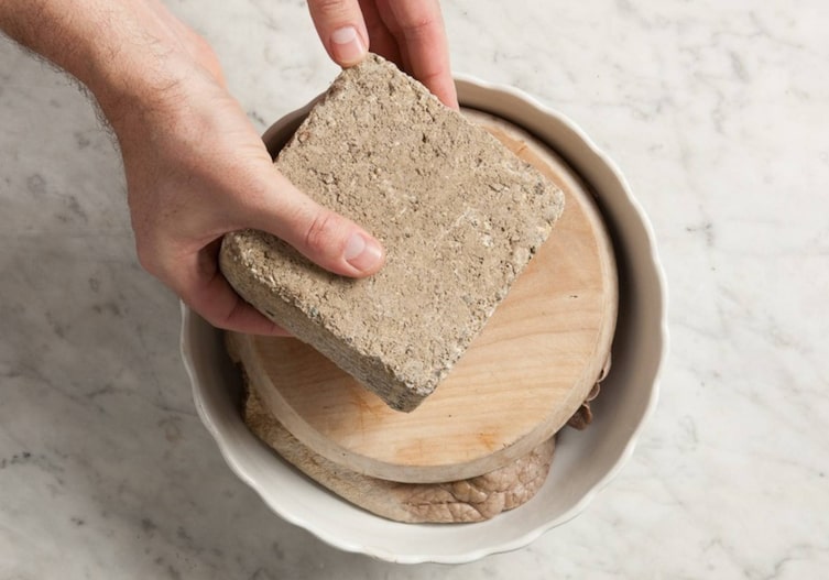 Fleisch, Kalb, Kalbsbeuschel, Topf, Brett, Hände