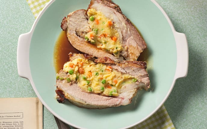 Erdäpfelfülle, Teller, Kalb, Kalbsbrust, Saft, Geschirrtuch