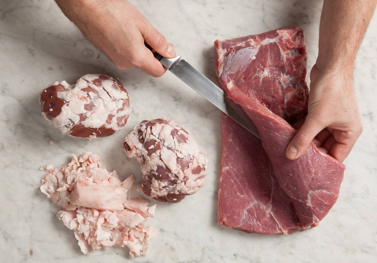 Kalbsniere, Kalbsrücken, Messer, Hände