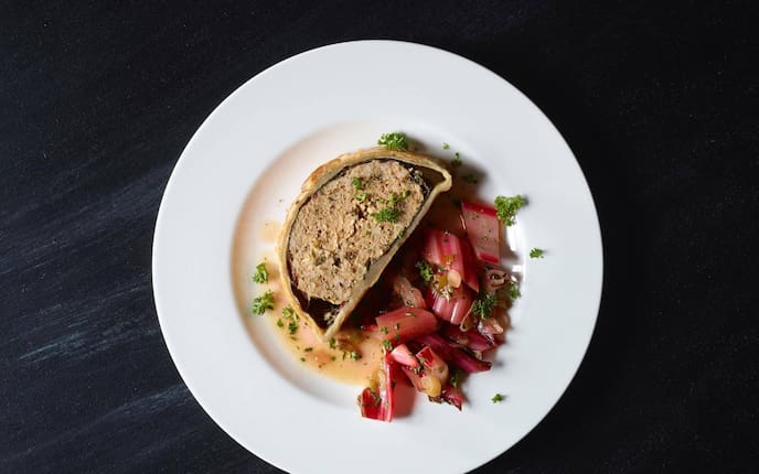 Kalbsfaschiertes, Blätterteig, Mangoldstiele, Hauptspeise, Servus Rezept