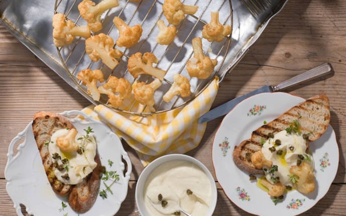 Karfiol, Weißbrot, Püree, Messer, Blech, Teller, Löffel