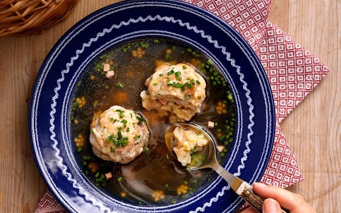 Suppenteller, Löffel, Serviette, Suppe, Brühe, Schnittlauch