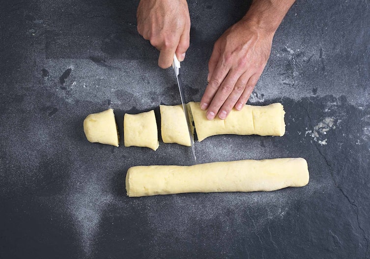 Grammelknödel, Kochschule, Erdäpfelteig, Messer, Mehl