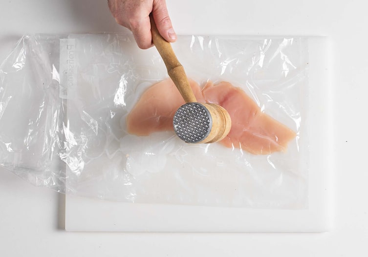 Hendlroulade mit Semmel-Eier-Fülle, Fleischhammer, Frischhaltefolie