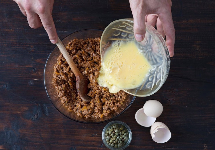 Faschiertes, Eimischung, Kapern, Eierschalen, Servus Rezept