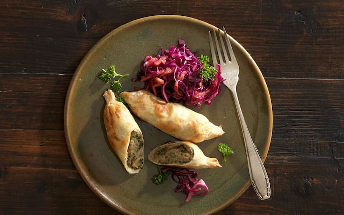 Maroni-Röllchen, Rotkraut, Petersilie, Blätterteig, Maroni, Gabel, Teller