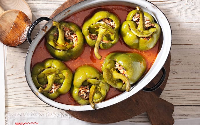 Paprika, Bräter, Holzbrett, Paradeisersauce, Servus, Rezept