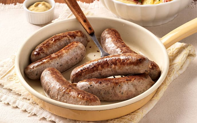 Bratwürste, Senf, Gabel, Pfanne