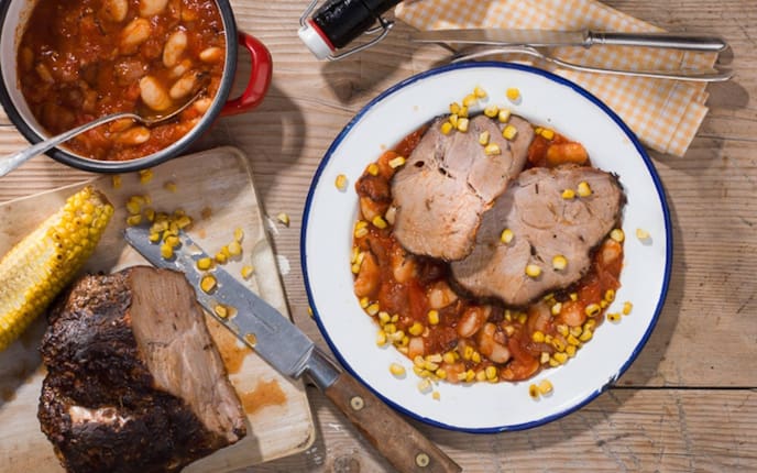 Schopfbrate, Kugelgrill, Mais, Bohnen, Schwein