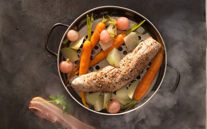 Karotten, Radieschen, Speck, Petersilie, Schweinefilet, Pfeffer, Dampf, Topf