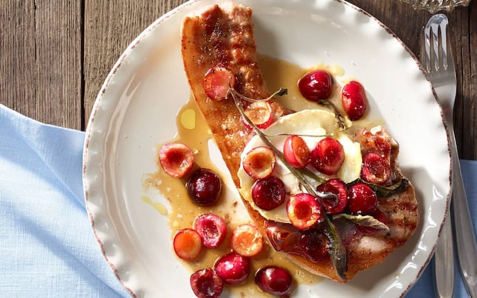 Kirschen, Schweinskotelett, Speck, Saft, Salbei, Hauptspeise, Servus Rezept
