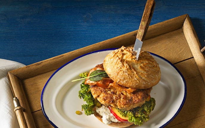 Schweinslaberl, Schweinelaibchen, Grünkohlblätter, Sauce, Apfelscheiben, Hauptspeise, Jause, Servus Rezept