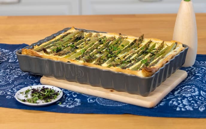 Topfenkuchen, Grüner Spargel, Blätterteig, Blaudruck, Auflaufform
