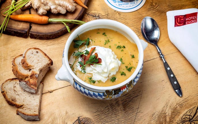 Suppe, Kartoffelsuppe, Cremesuppe, Schlagobers, Brot, Karotten, Ingwer, Vorspeise, Hauptspeise, Wirtshaus-Rezept, Servus Rezept