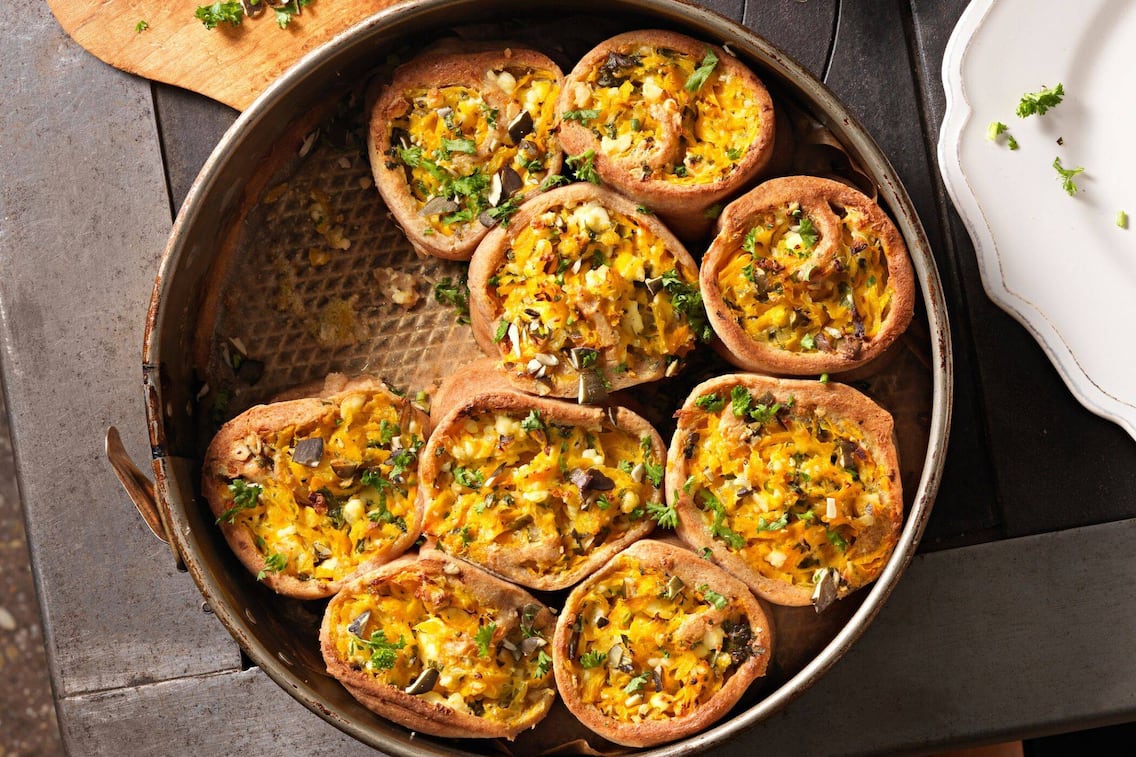 Strudel, pikant, Kürbis, Kräuter, Tischofen, alte Tortenform, Servierteller, Hauptspeise, Servus Rezept