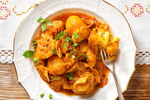 Erdäpfel-Kraut-Gulasch - 1:00 h - Rezept - Servus Erdäpfel-Kraut-Gulasch - 1:00 h - Rezept - Servus