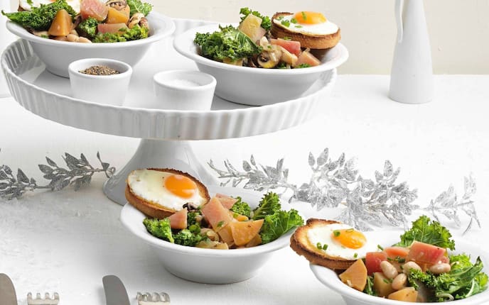 Spiegelei, Brot, weiße Bohnen, grüner Salat, vegetarisch, Hauptspeise, Servus Rezept