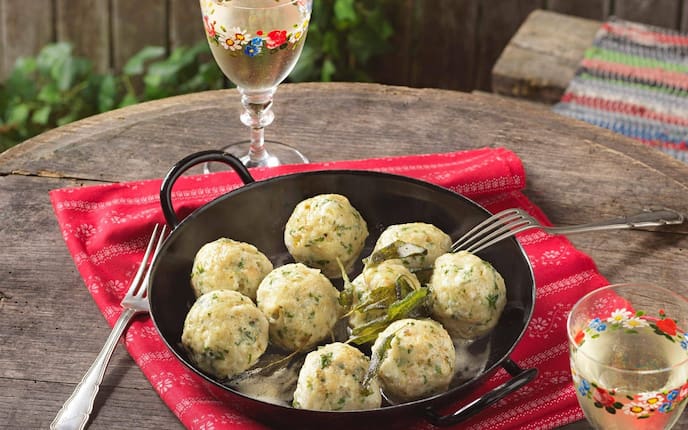 Knödel, Graukäse, Hauptspeise, Salbeibutter, Servus Rezept