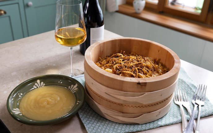 Hauptspeise, vegetarisch, Apfelmus, Zwiebelringe, Käsknöpfle, Servus Rezept